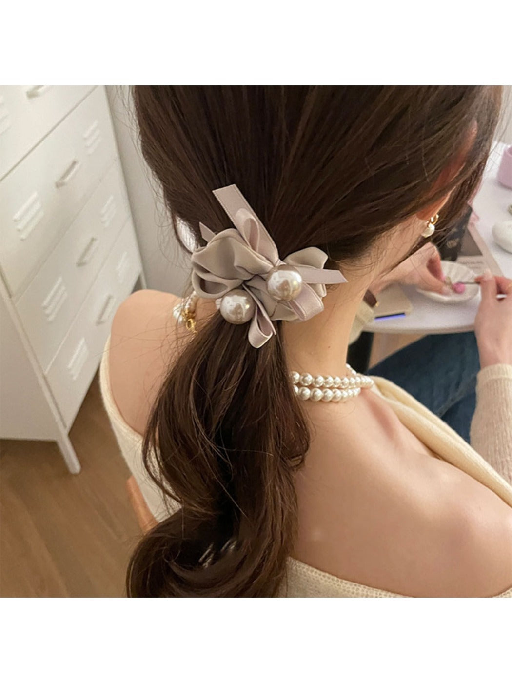 Gifty - Cute Satin Bow Scrunchie