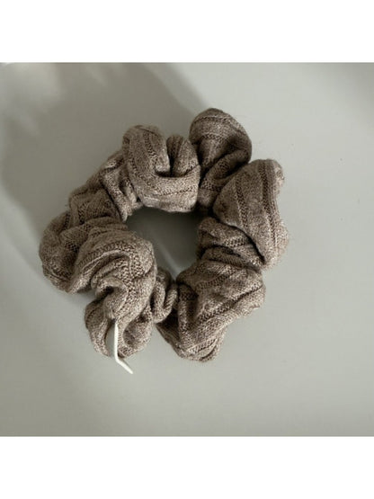 Gifty - Minimalist Striped Ruched Scrunchie