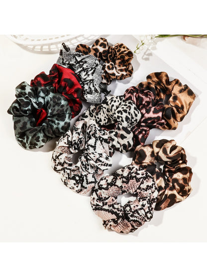 Gifty - Fashionable Leopard Print Scrunchie