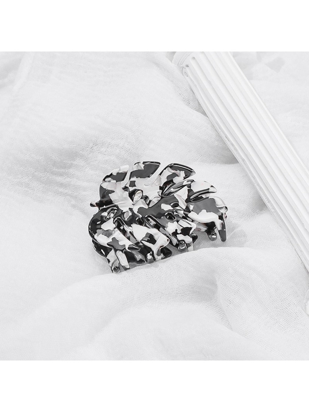 Beau - Leaf Acetate Hair Clip