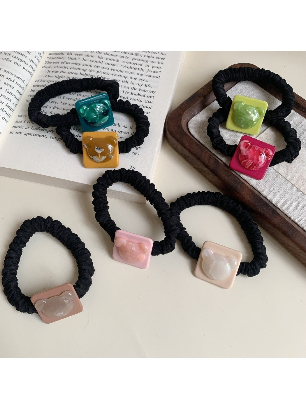 Gifty - Block Bear-Shaped Hair Tie
