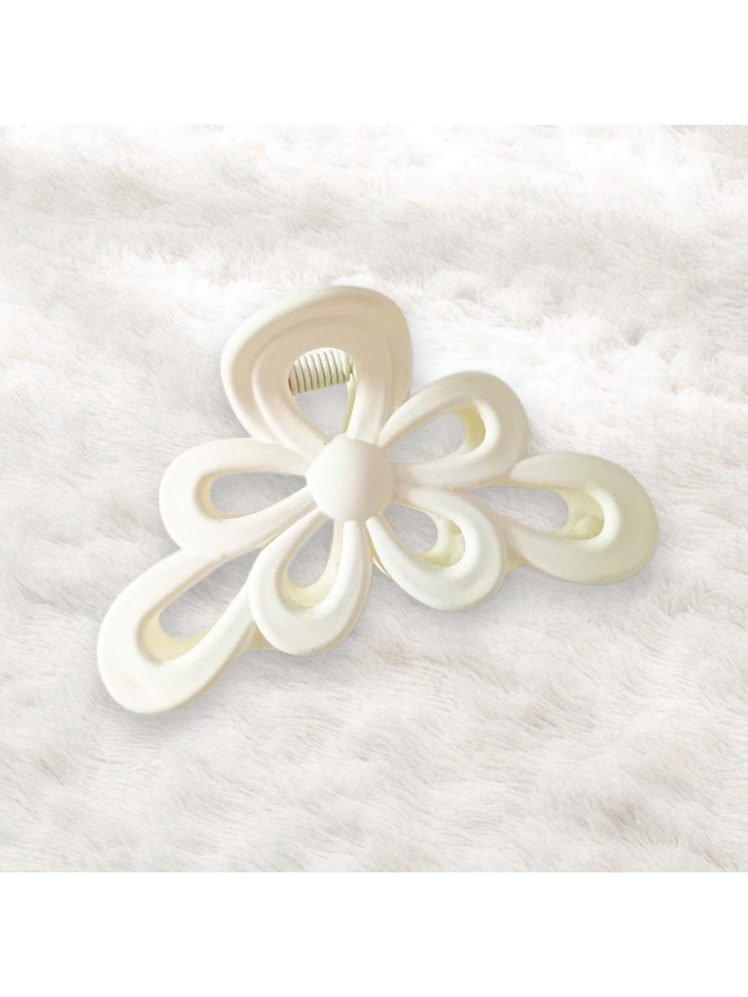Beau - Plastic Floral Cutout Everyday Claw Clip