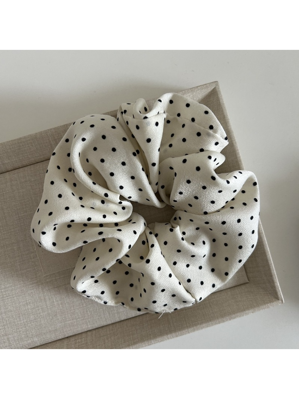 Gifty - Vintage Polka Dot Minimalist Scrunchie
