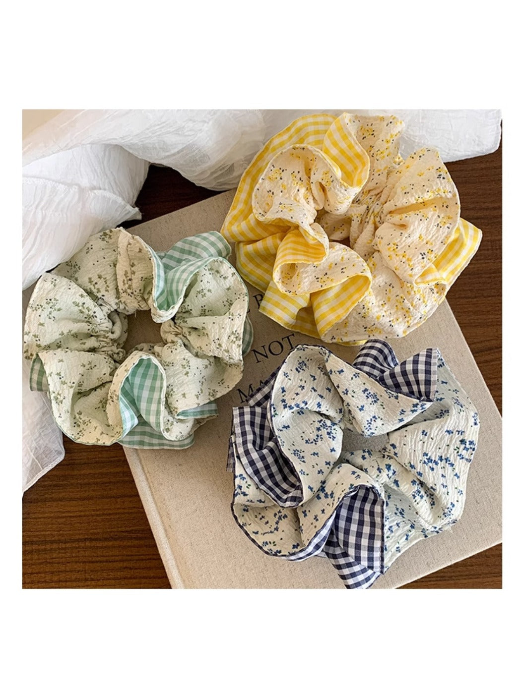 Gifty - Forest Grid Floral Hair Loop