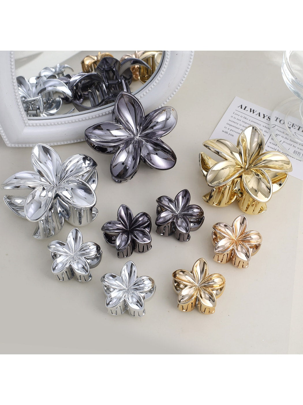 Beau - Petal Shape Plastic Alloy Fashion Claw Clip