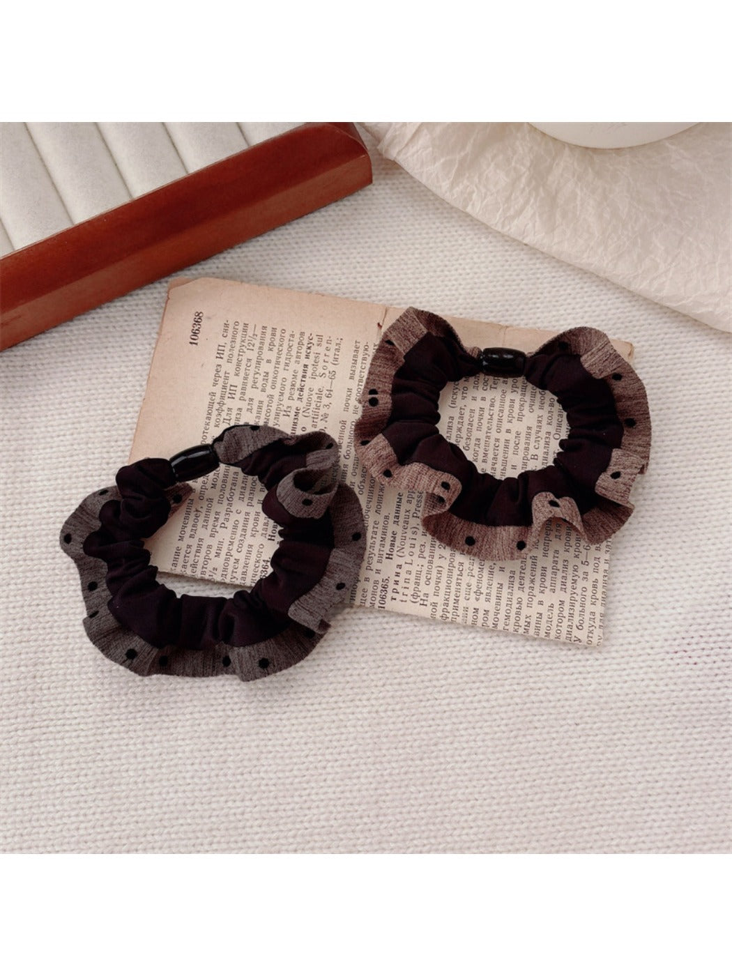 Gifty - Vintage Ruffle Hair Tie