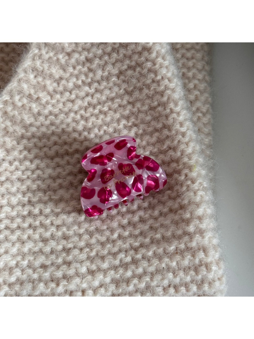 Beau pink leopard print acetate hair clip with detailed view of pattern and colors