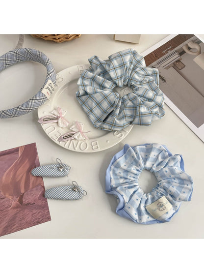 Elegant scrunchie headband in soft fabric with gathered design