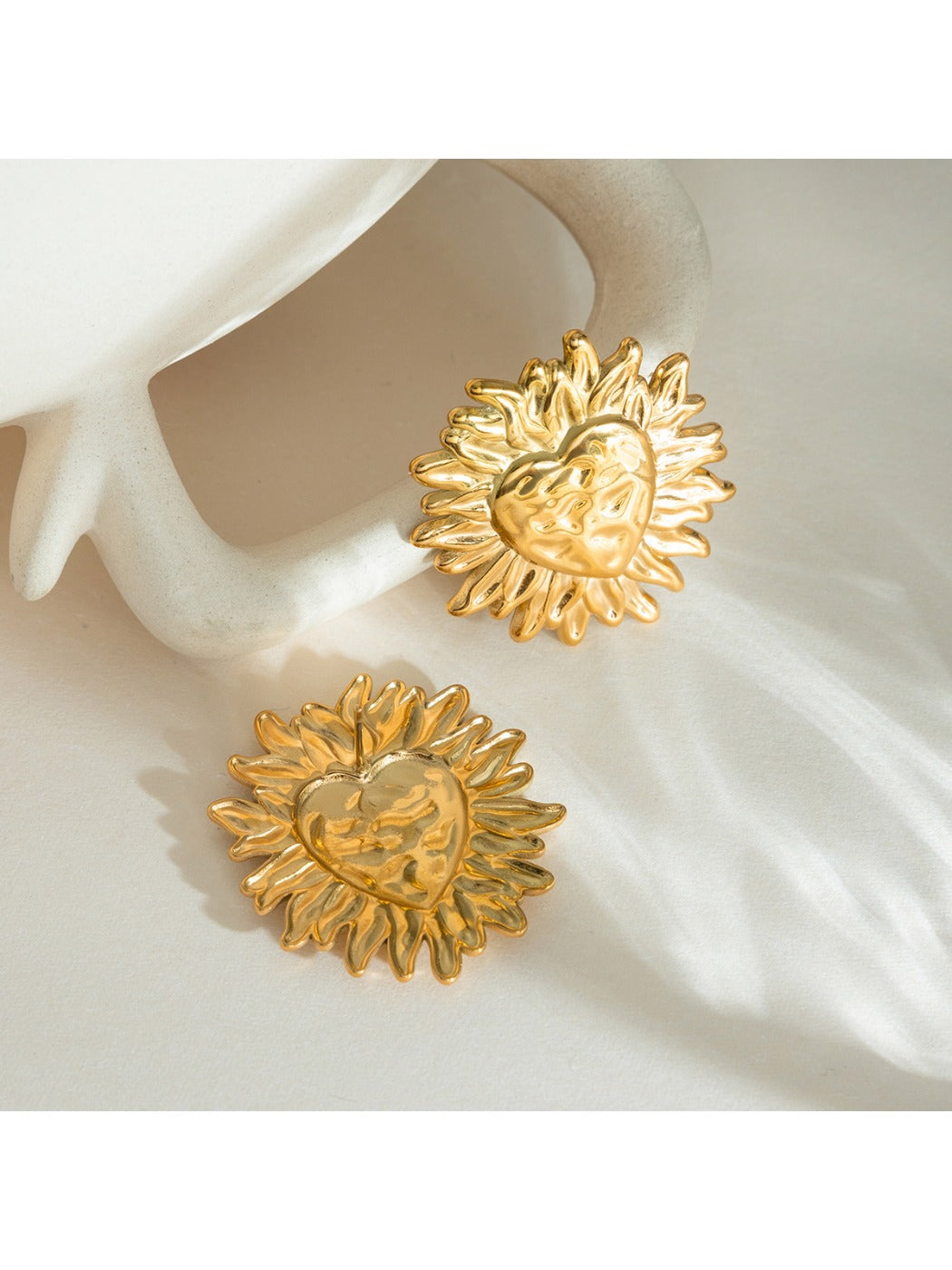 Earedge - Retro Heart Shaped Sun Earrings