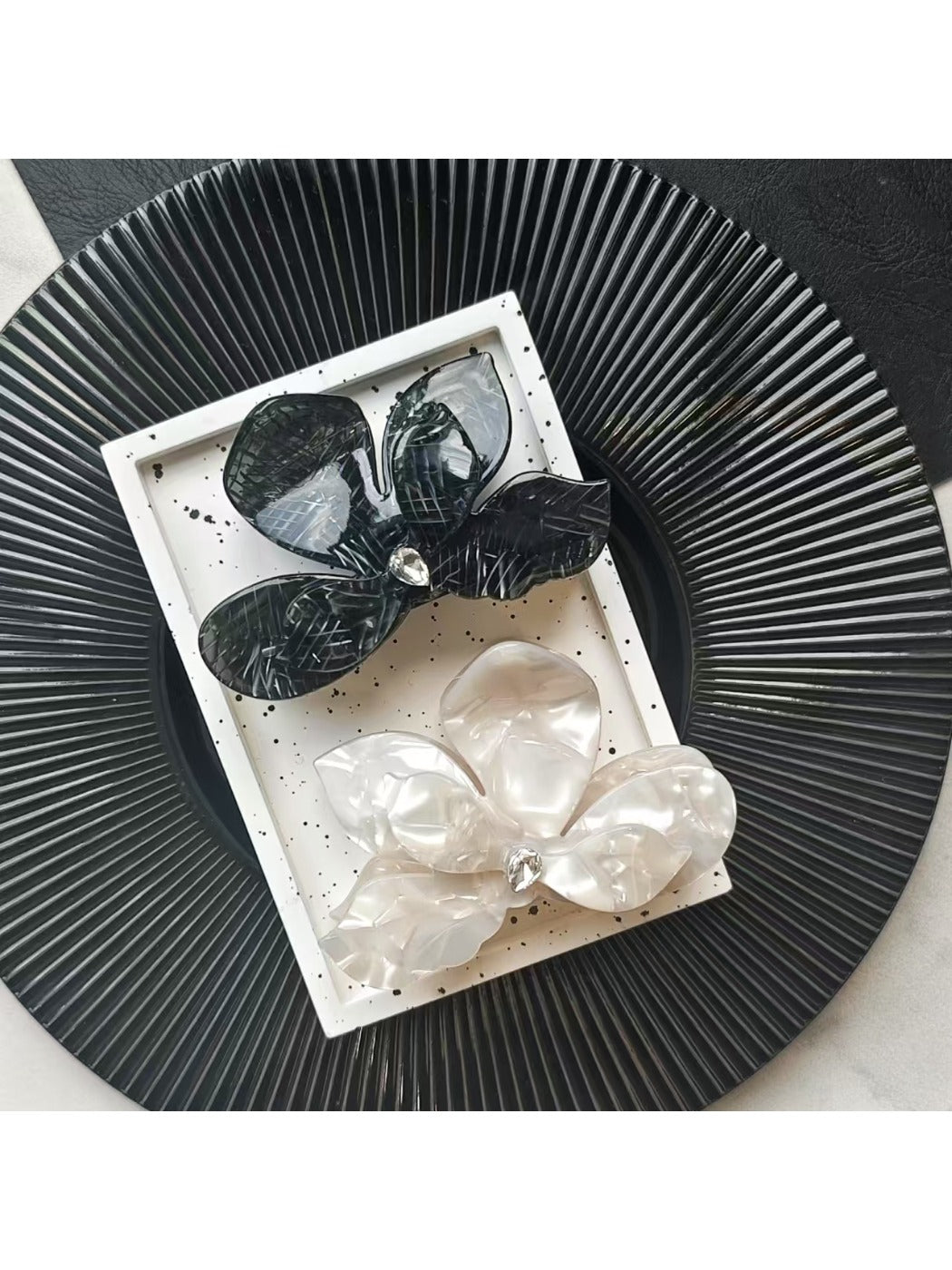 Beau - Chic Petal Shaped Hair Claw Clip