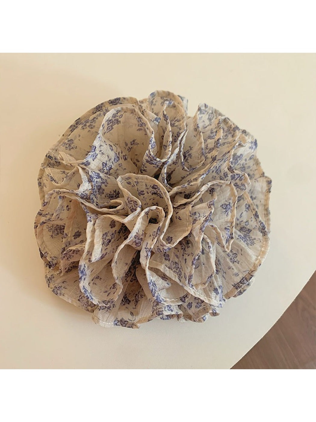 Gifty vintage print ruched scrunchie with floral pattern on fabric