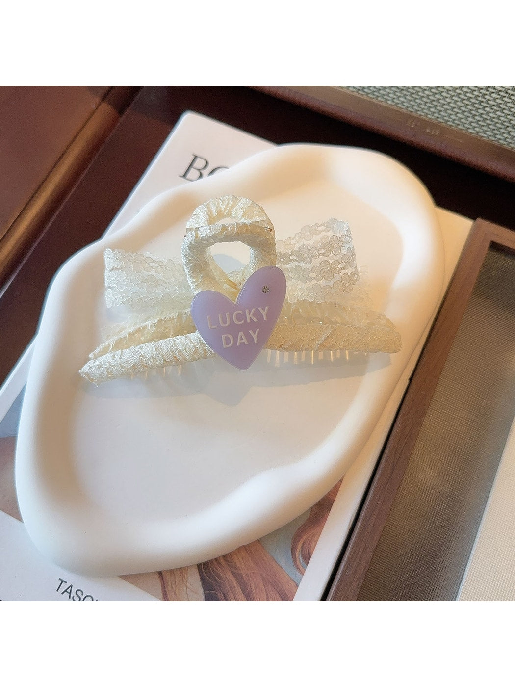 Beau - Acrylic Bow Detail Sweet Style Claw Clip