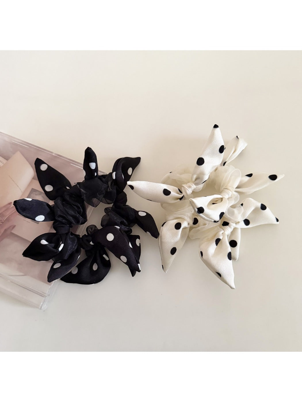 Gifty - Polka Dot Bow Scrunchie