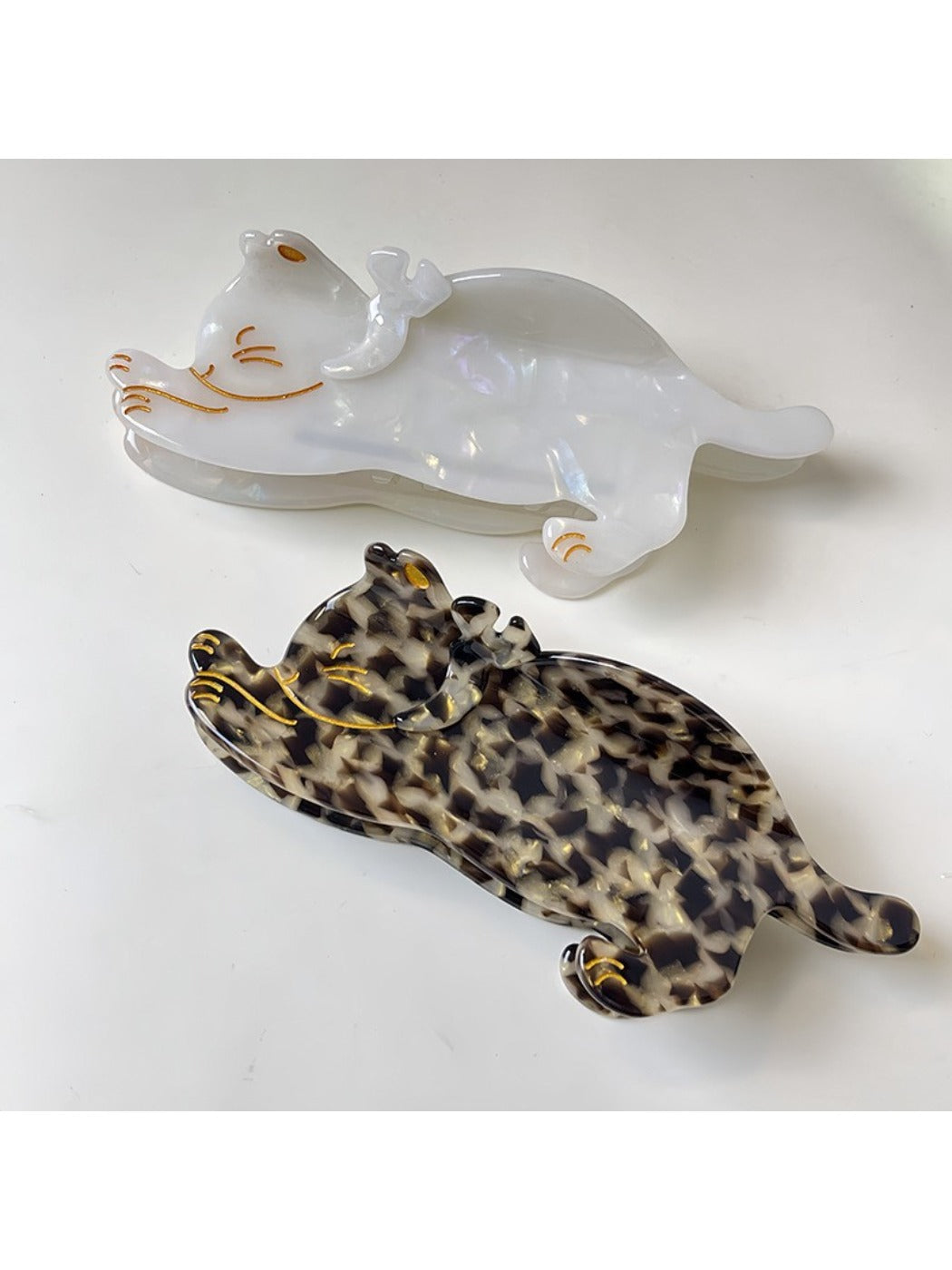 Beau - Jumping Cat Shaped Acetate Hair Clip
