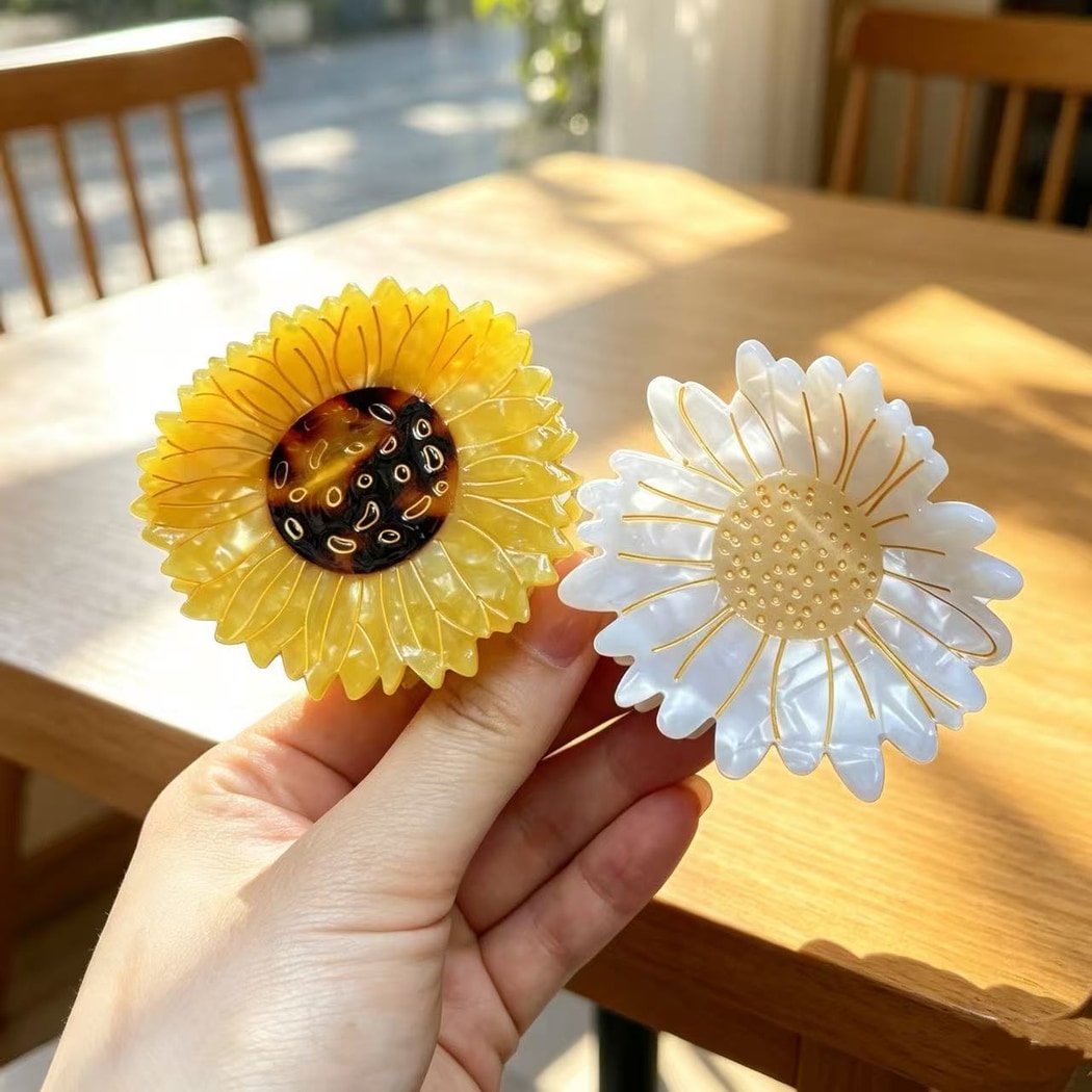 Beau - Yellow Sunflower Shape Claw Clip