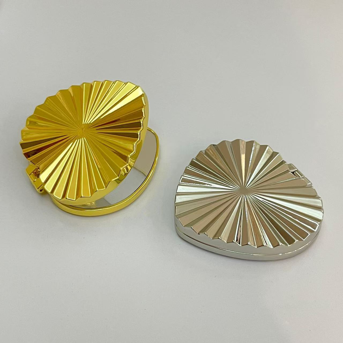 Heart compact mirror, color options