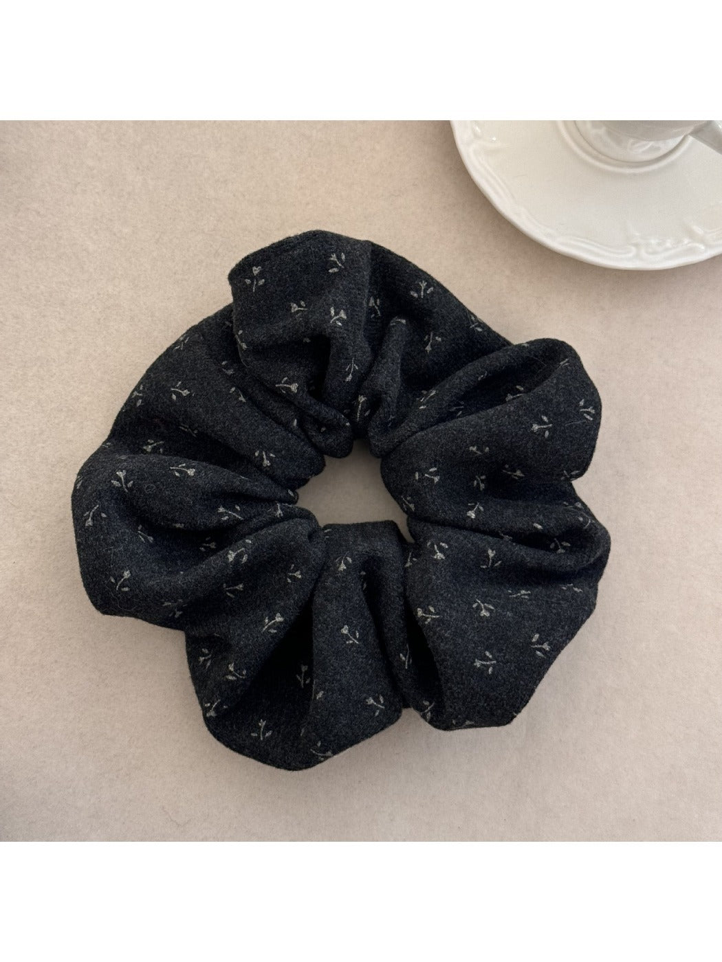 Gifty - Simple Floral Knitted Scrunchie