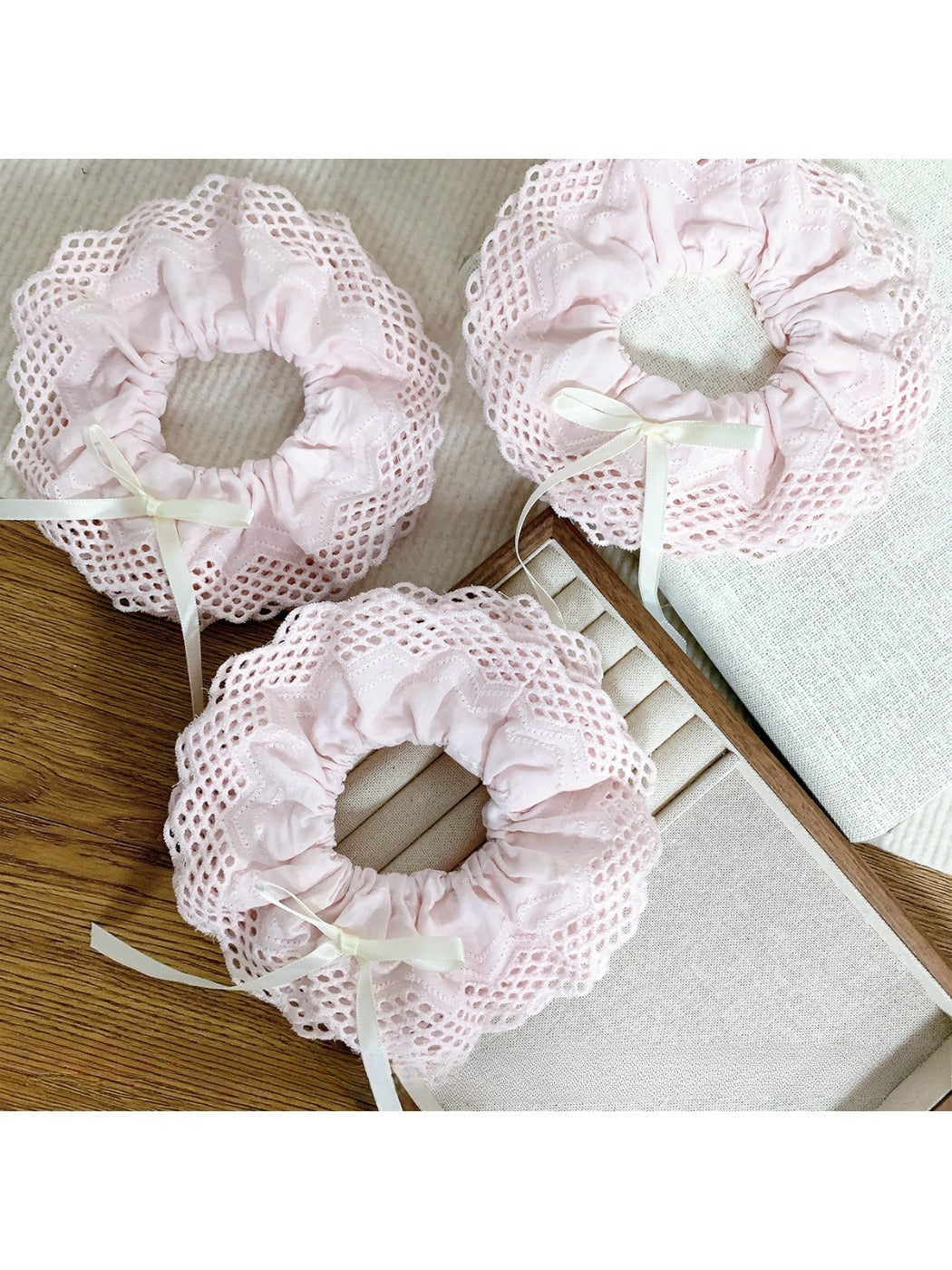 Gifty - Sweet Lace Scrunchie Hair Ties