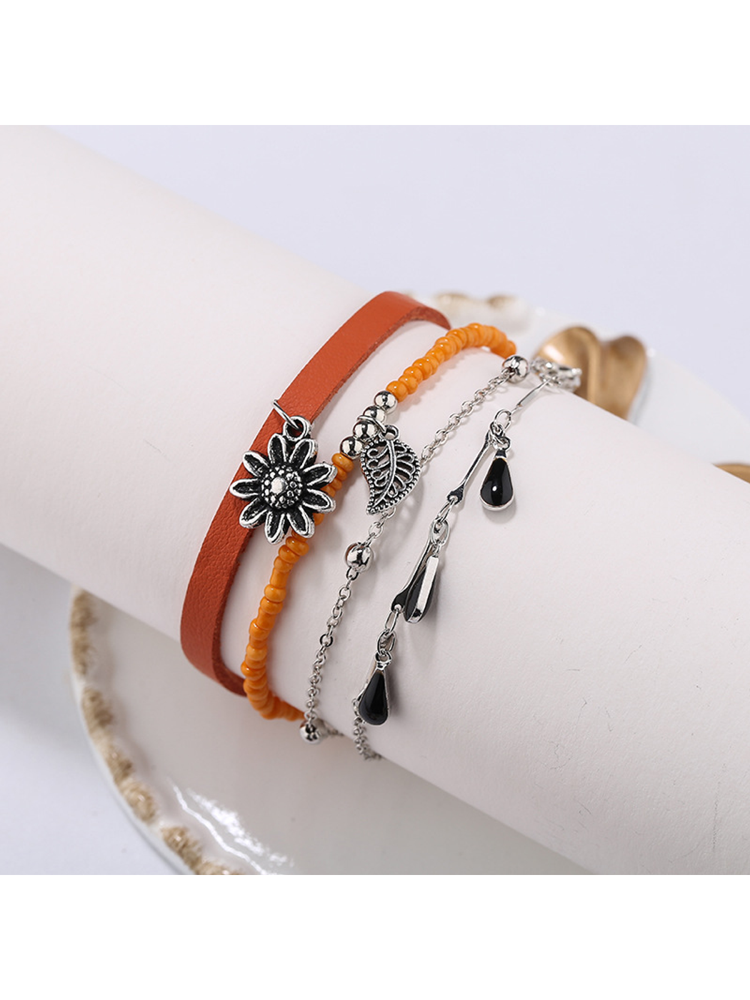 Lovra - Beaded Ethnic Style Pendant Bracelet