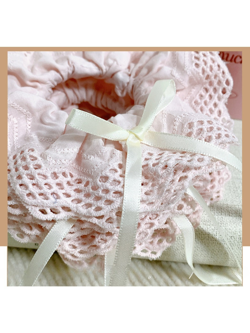 Gifty - Sweet Lace Scrunchie Hair Ties