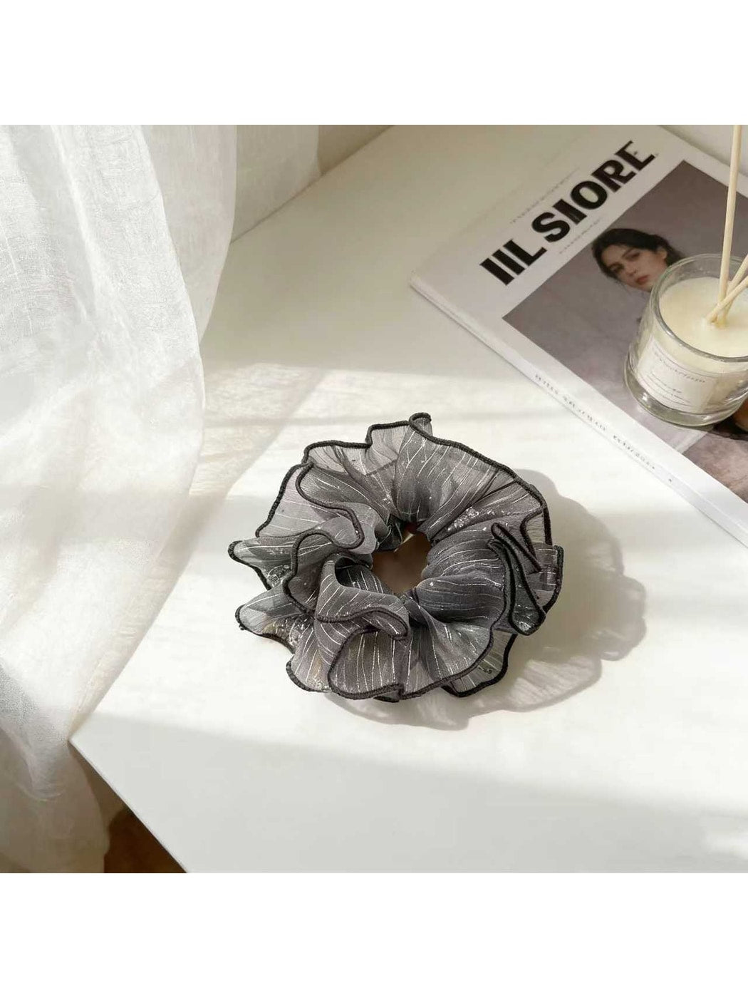 Gifty - Minimalist Polyester Circle Detail Scrunchie