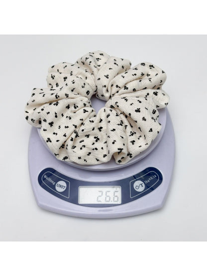 Gifty - Trendy Floral Hair Scrunchie