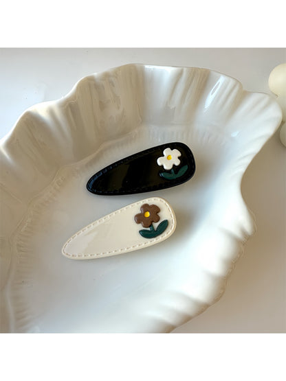 Beau - Floral Oval Hair Clip