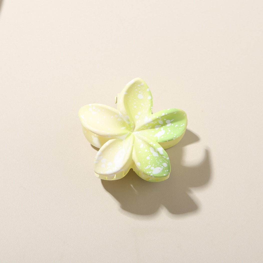Beau - Gradient Petal Flower Hair Claw Clip