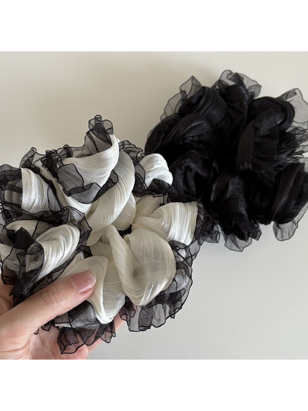 Gifty - Ruffled Cloud Shape Lace Trim Scrunchie