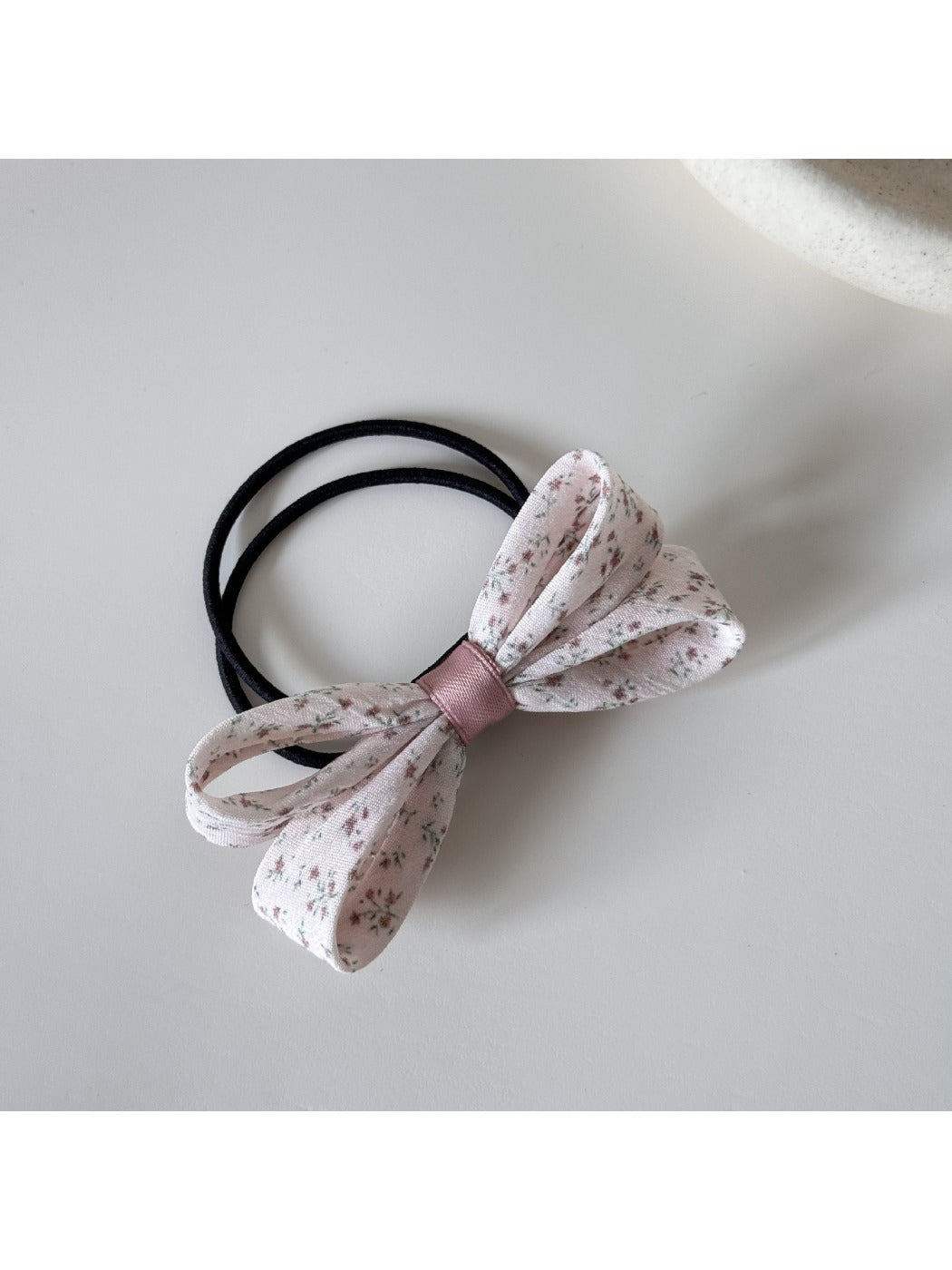 Top view of Gifty hair tie highlighting bow and printed fabric design