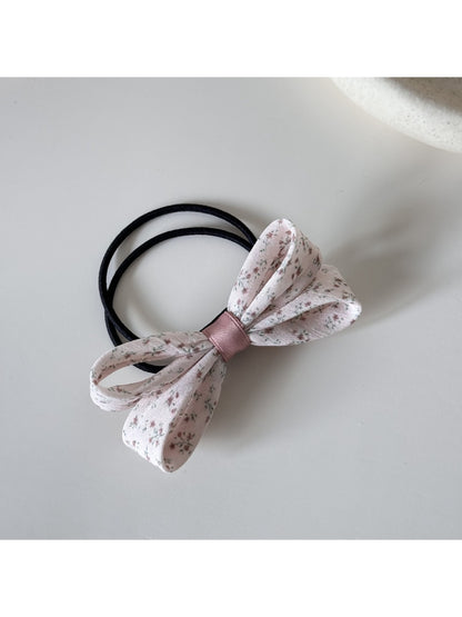 Top view of Gifty hair tie highlighting bow and printed fabric design