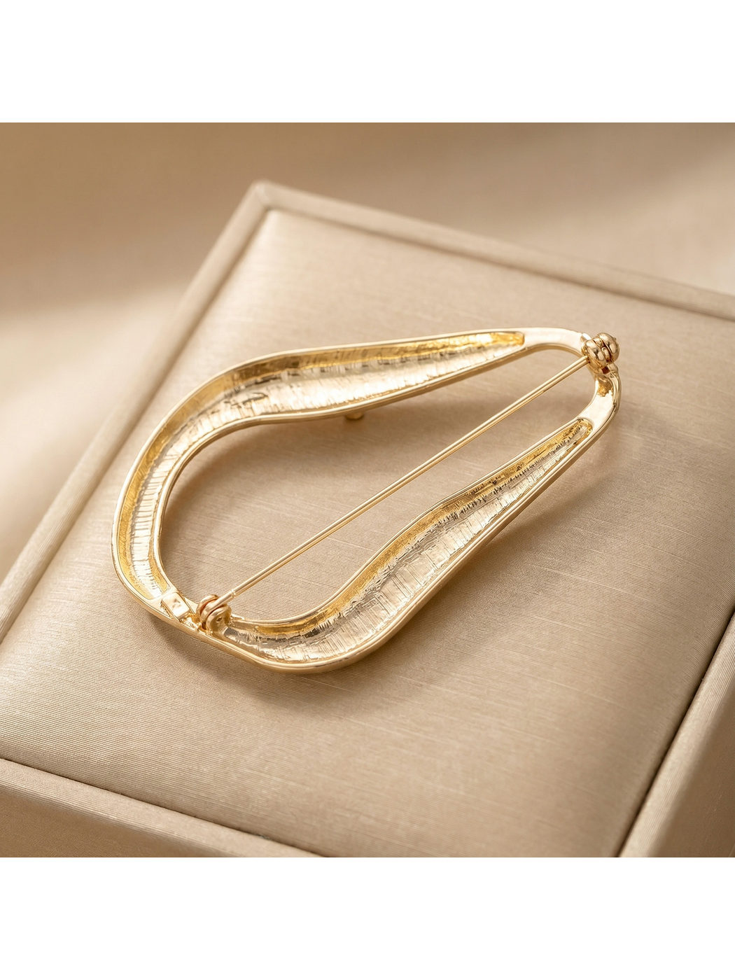 Brovia - Geometric Polished Ring Shape Brooch