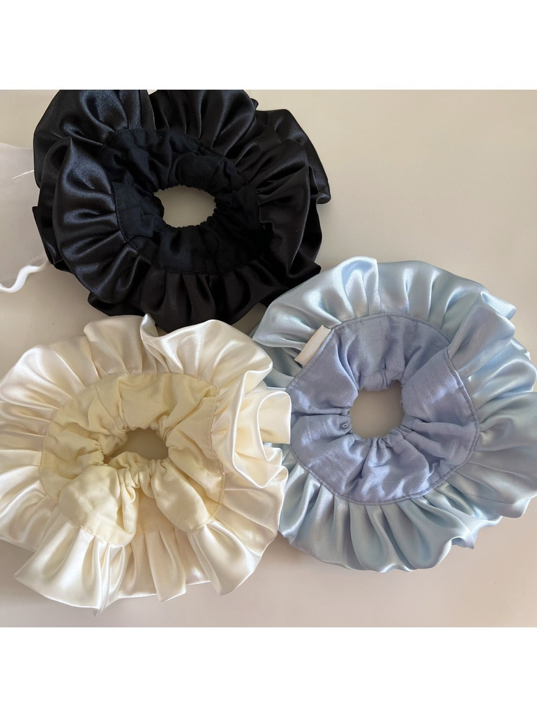 Gifty - Elegant Ruffled Scrunchie Hair Tie