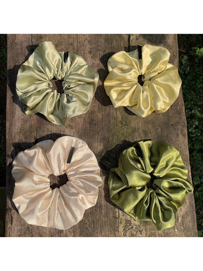 Gifty - Elegant Solid Smocked Scrunchie
