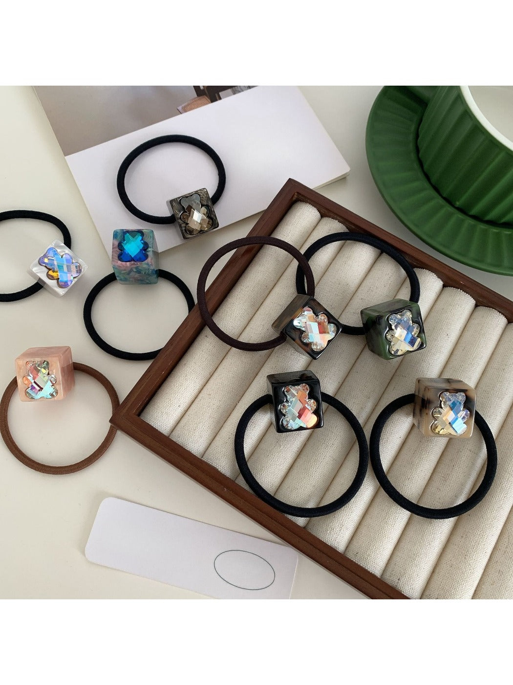 Gifty - Acetate Cube Bear Hair Tie