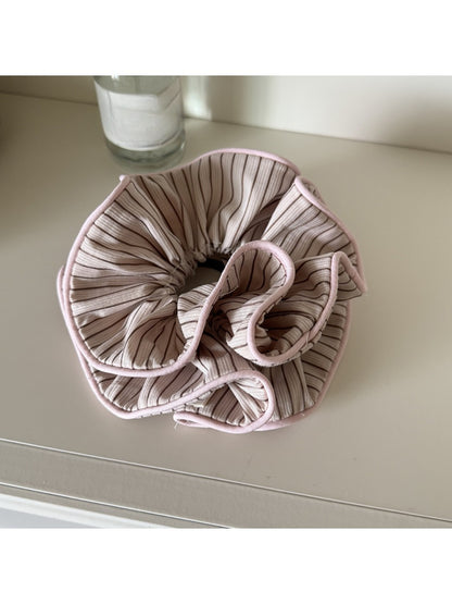 Gifty - Blue Pink Striped Scrunchie