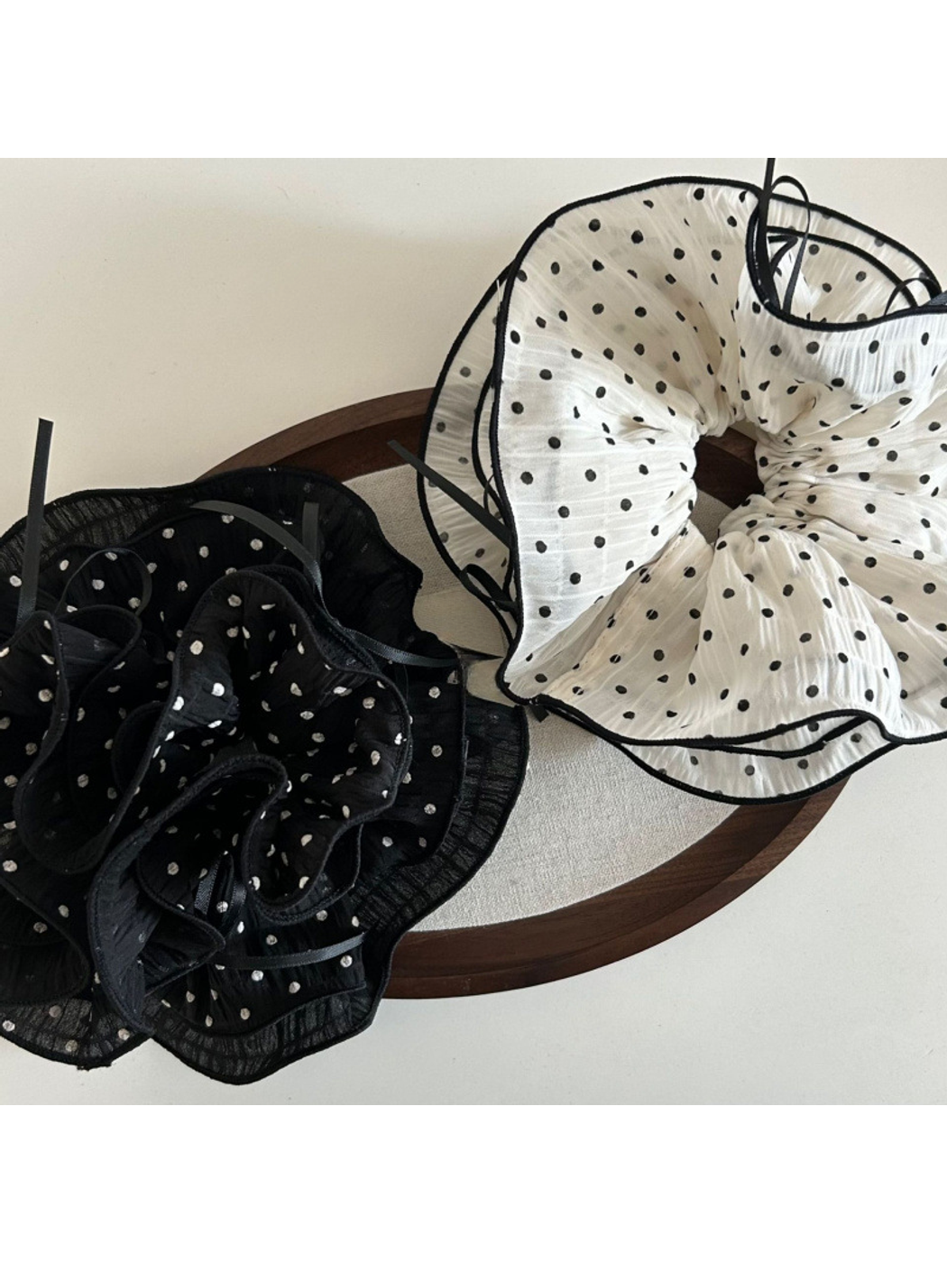 Gifty - Polka Dot Bow Ruffled Ponytail Scrunchie