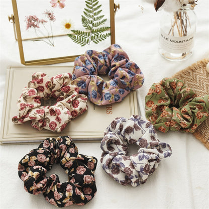 Gifty - Rose Pattern Scrunchie