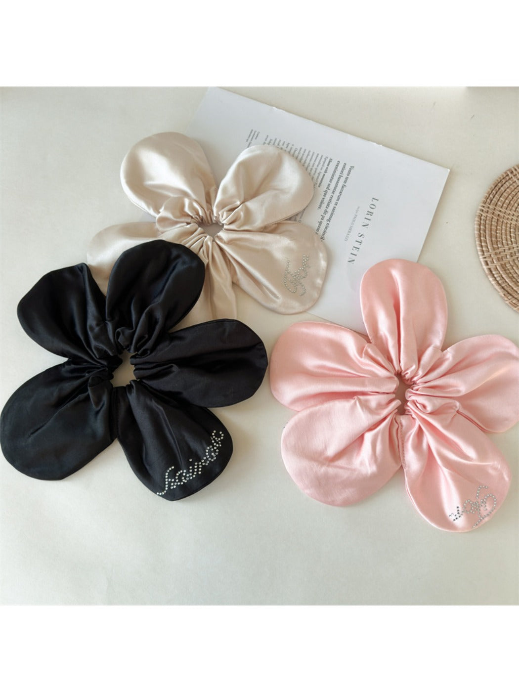 Gifty - Elegant Flower Hair Tie