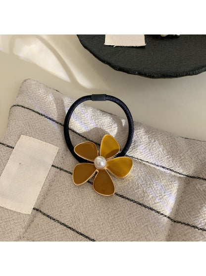 Gifty - Simple Vintage Flower Hair Tie