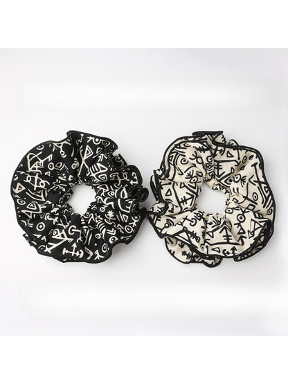 Gifty - Elegant Fashion Art Scrunchie