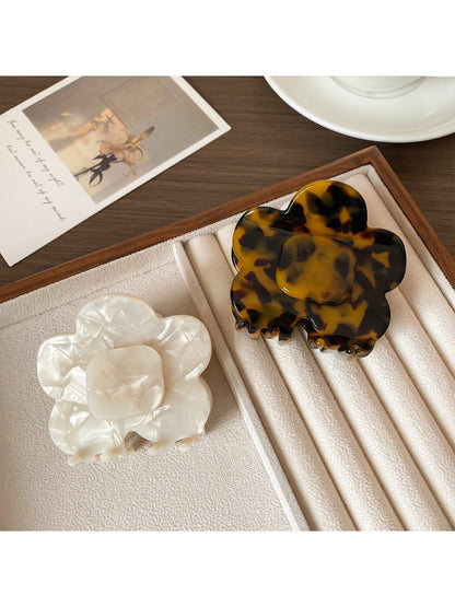 Beau - Minimalist Floral Elegant Claw Clip