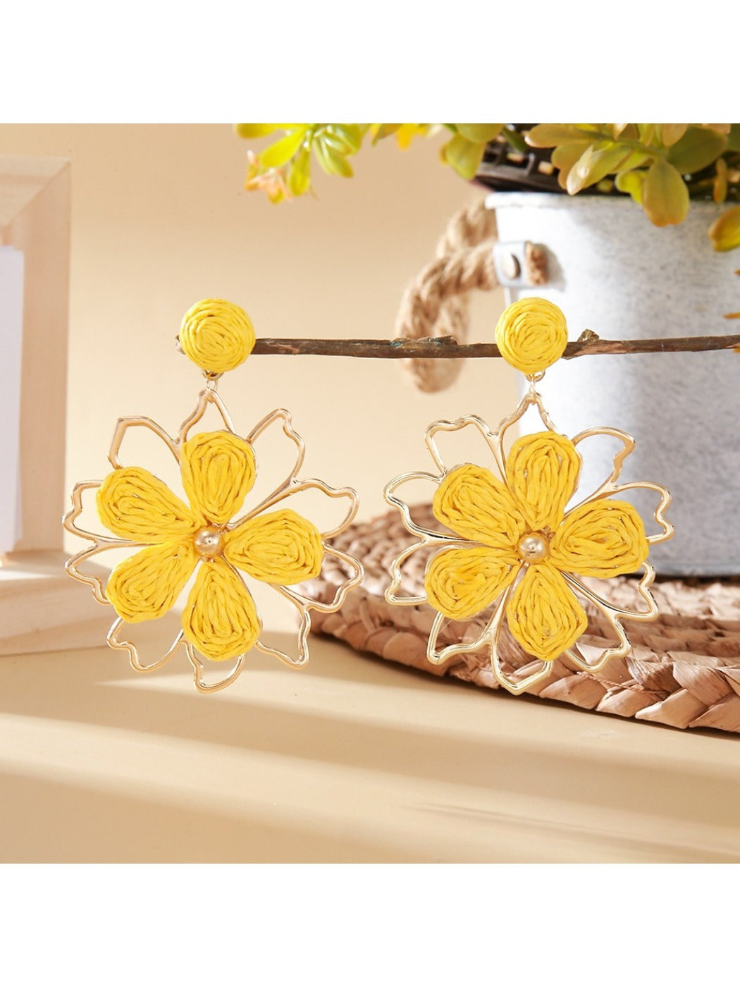 Close-up of the clasp and hook of Earedge flower shaped drop earrings