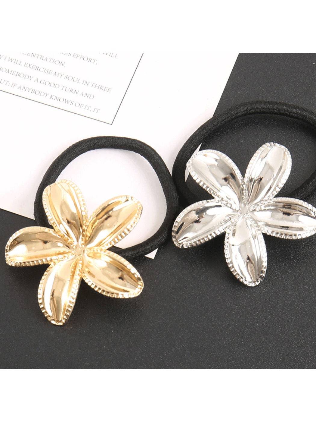 Gifty - Versatile Dimensional Flower Hair Tie