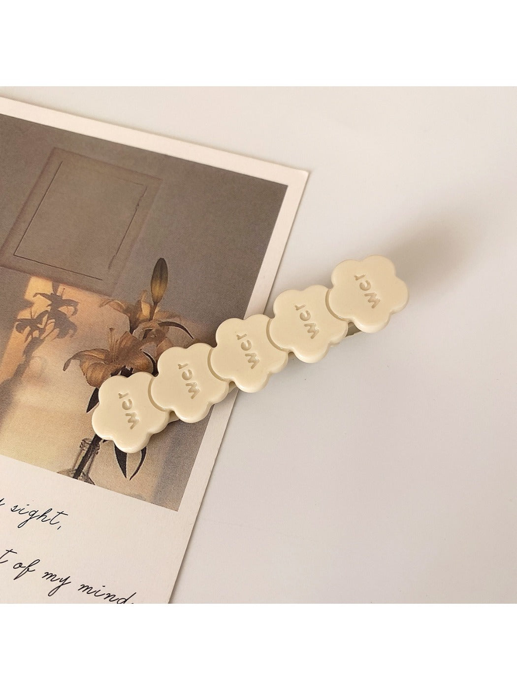 Beau - Simple Cute Flower Shaped Hair Clip