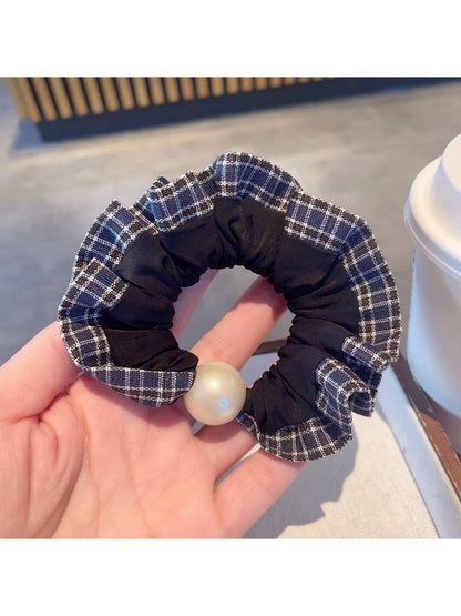Gifty - Vintage Tartan Ruffled Scrunchie