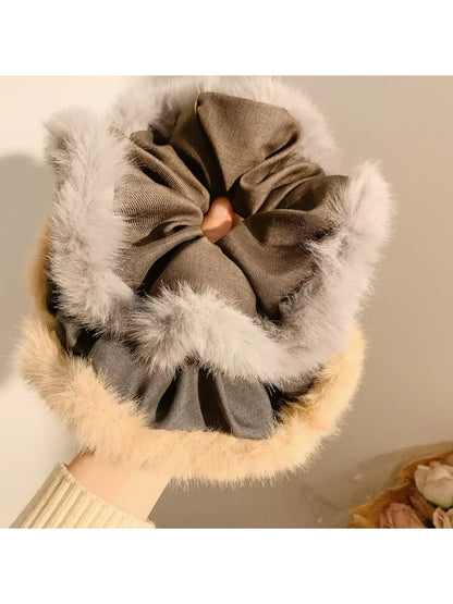 Gifty - Plush Edge Splicing Hair Loop