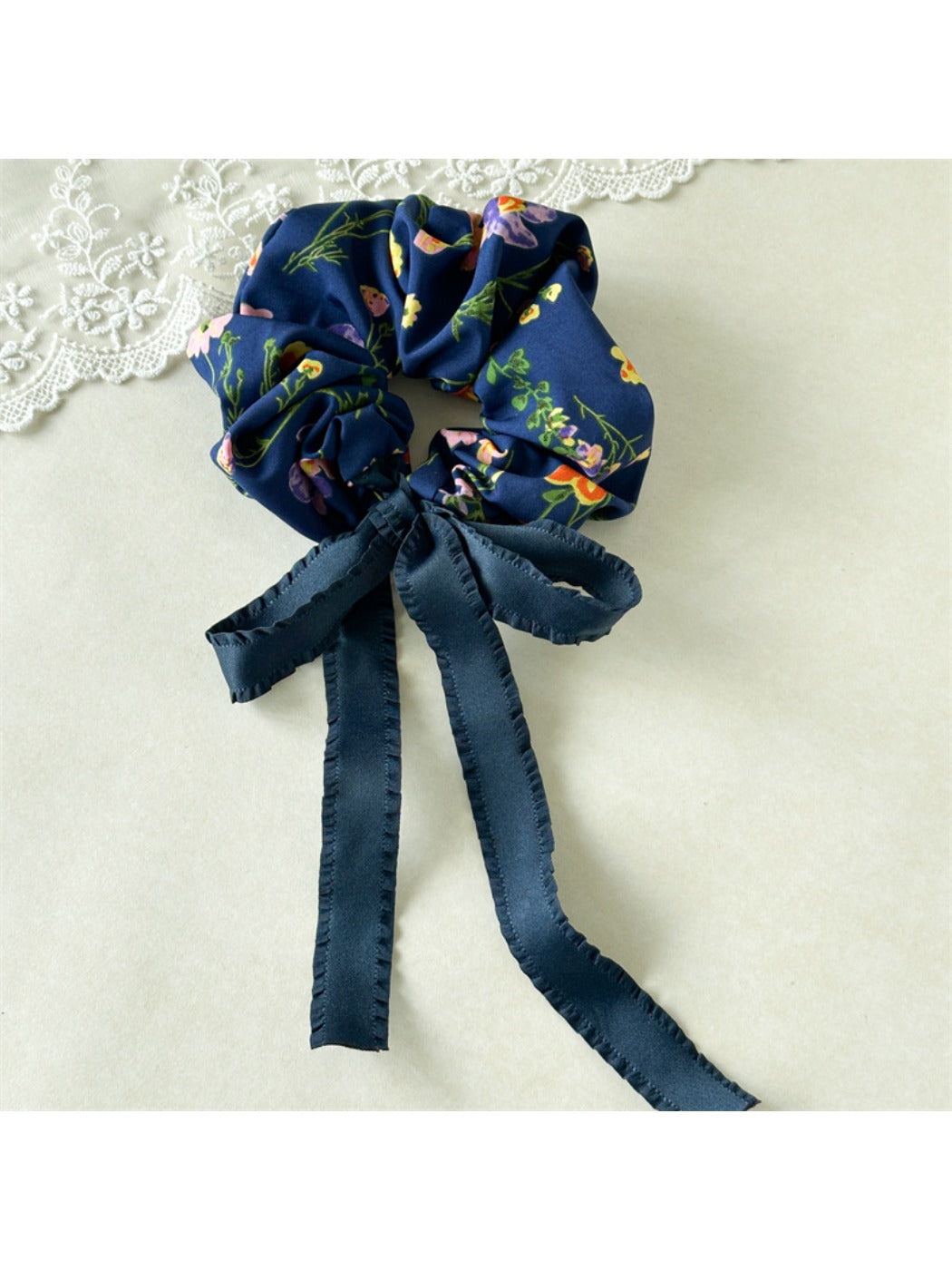 Gifty - Sweet Floral Bow Scrunchie