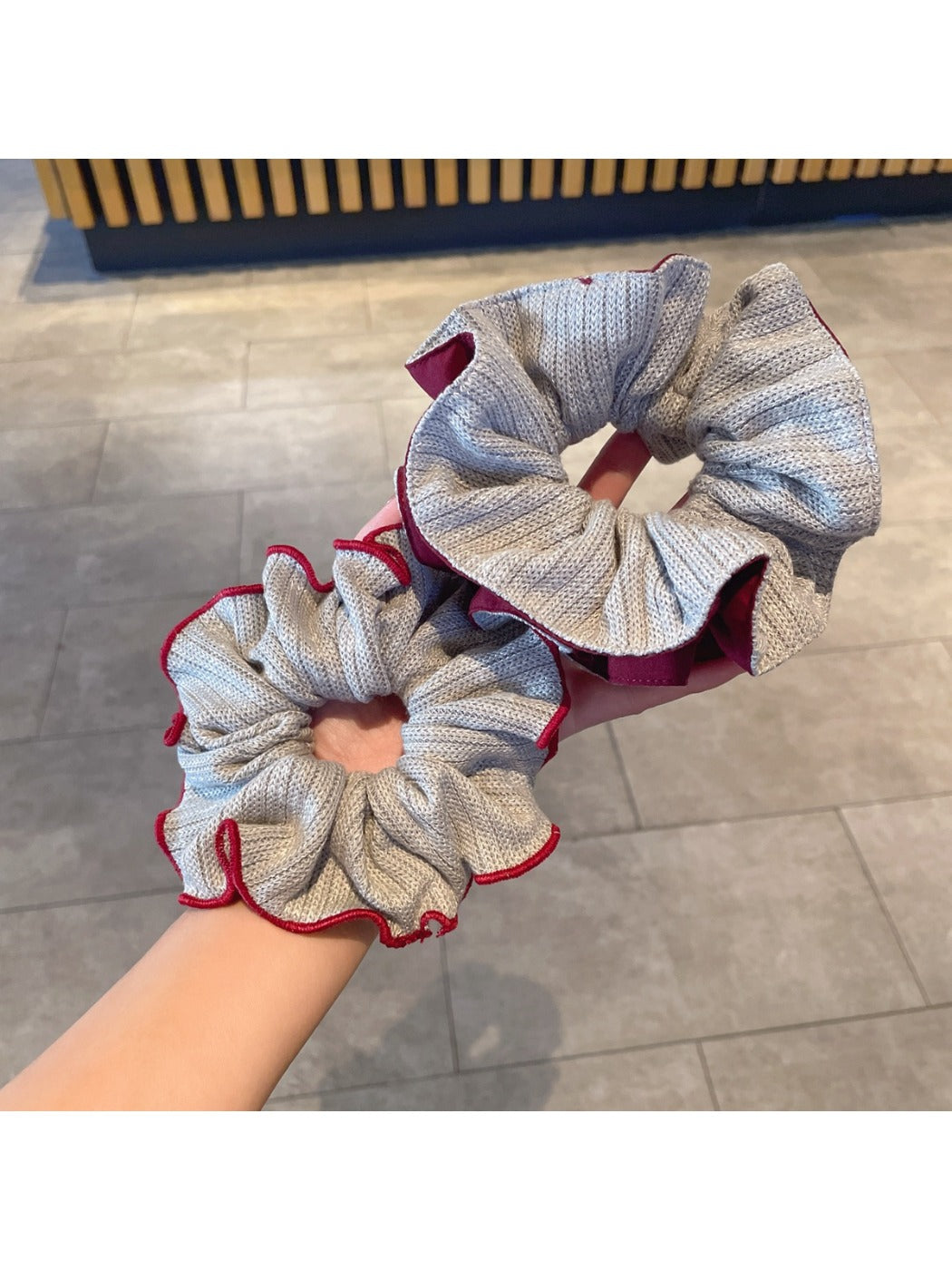 Gifty - Gray Crinkled Elastic Scrunchies