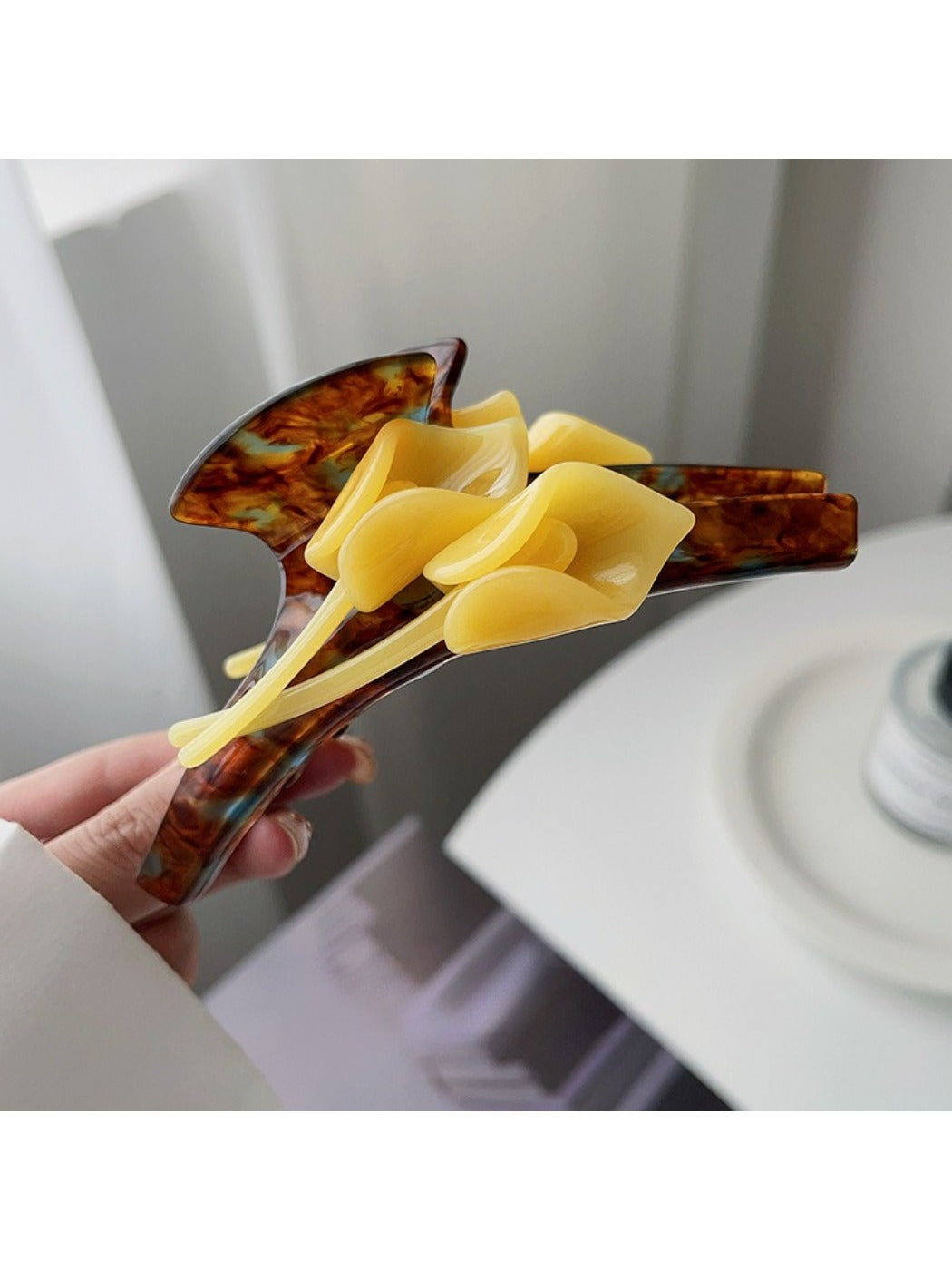 Beau - Minimalist Calla Lily Hair Claw Clip